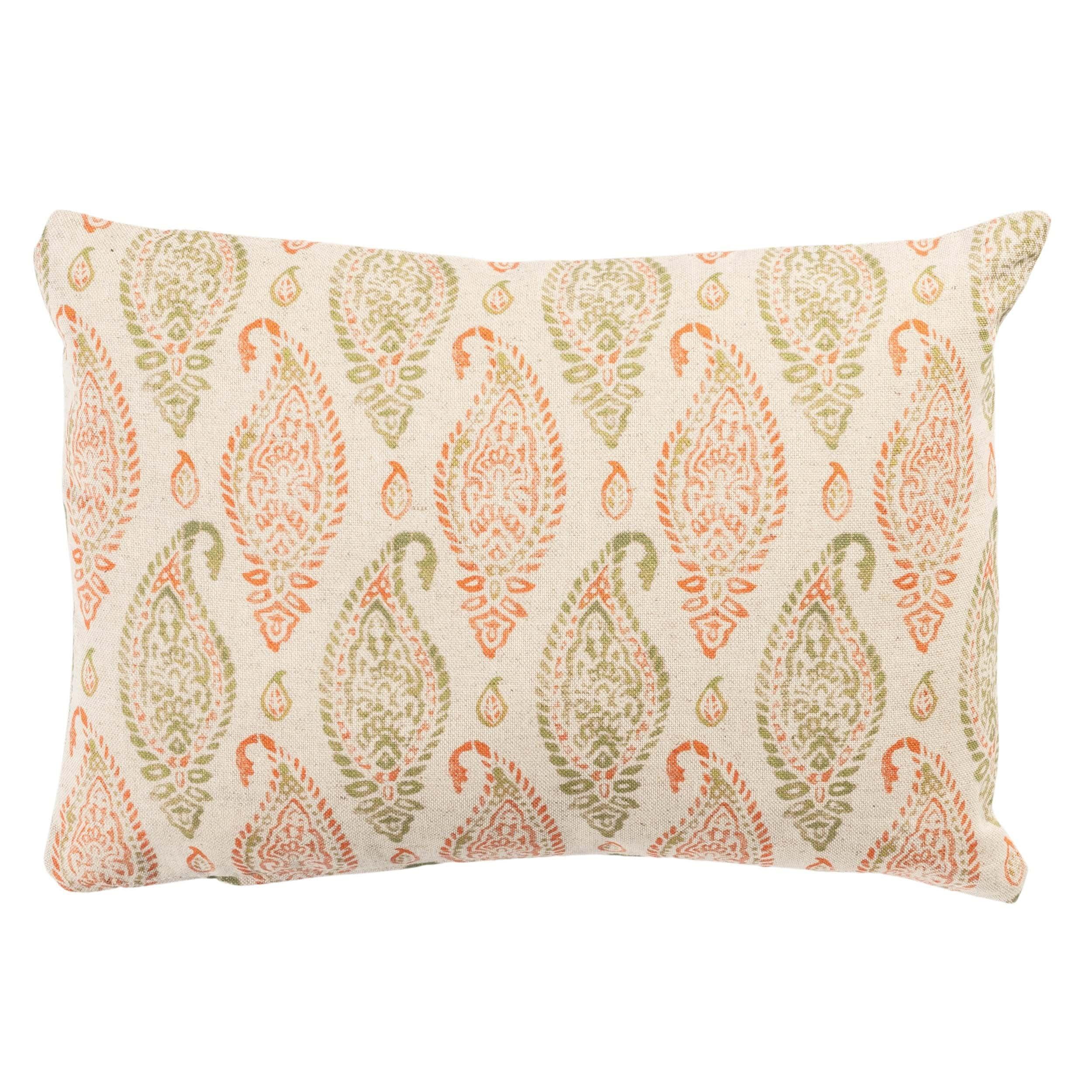 Blend ‌patterns and prints in cushions for a playful touch in your space