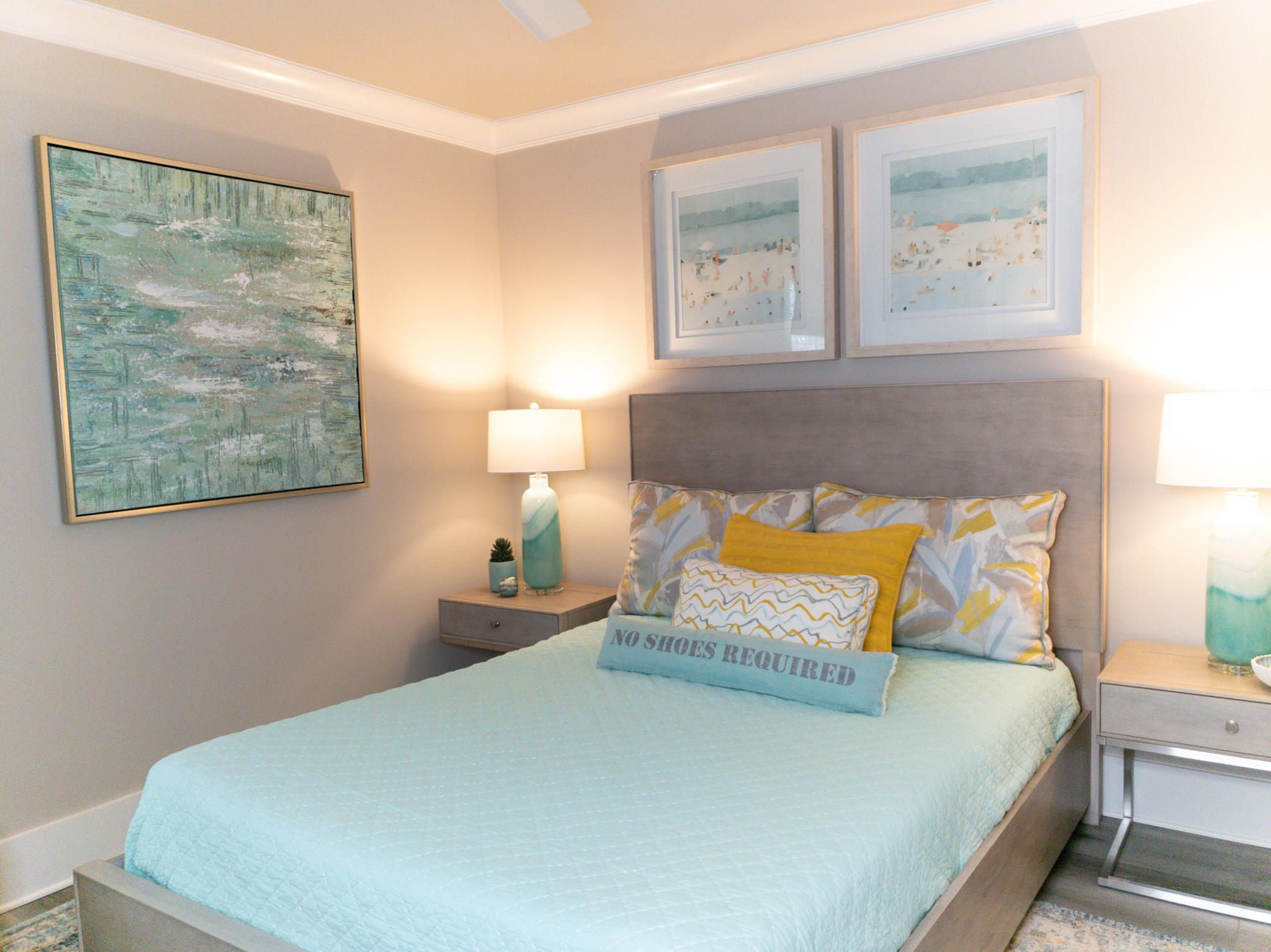 Coastal bedroom: Use soft colors‍ and nautical decor‍ for a breezy atmosphere