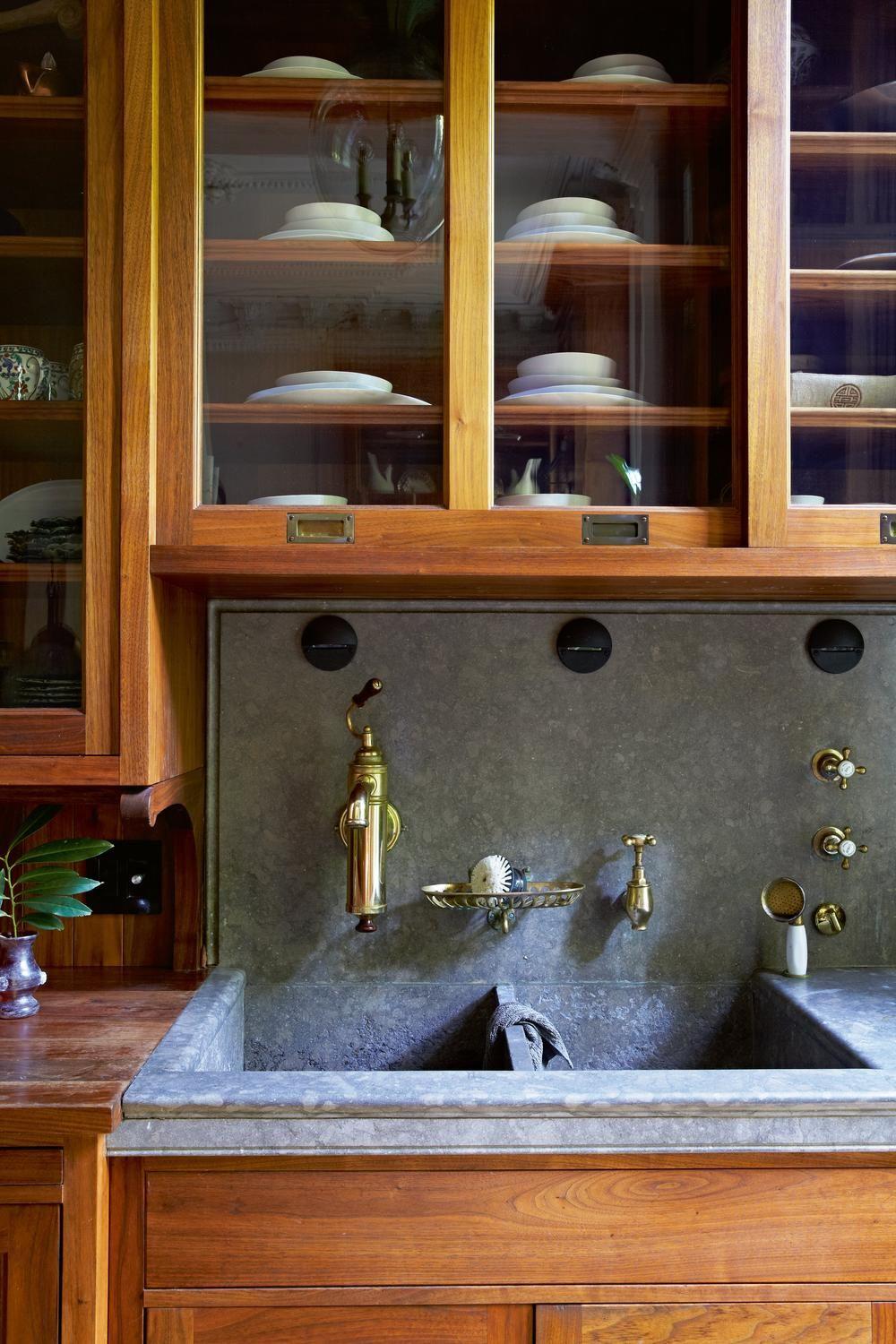 Farmhouse sinks are popularizing vintage charm in modern kitchens