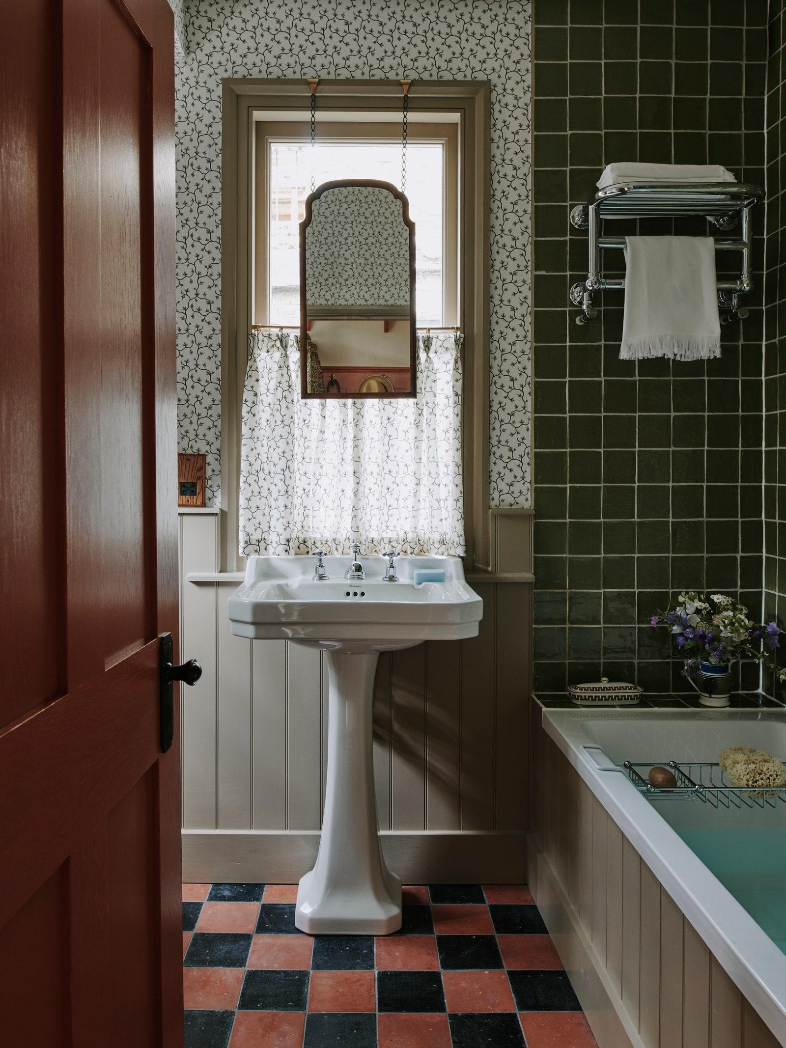 A chic stool that offers seating and ⁣style in your eclectic ‍bathroom