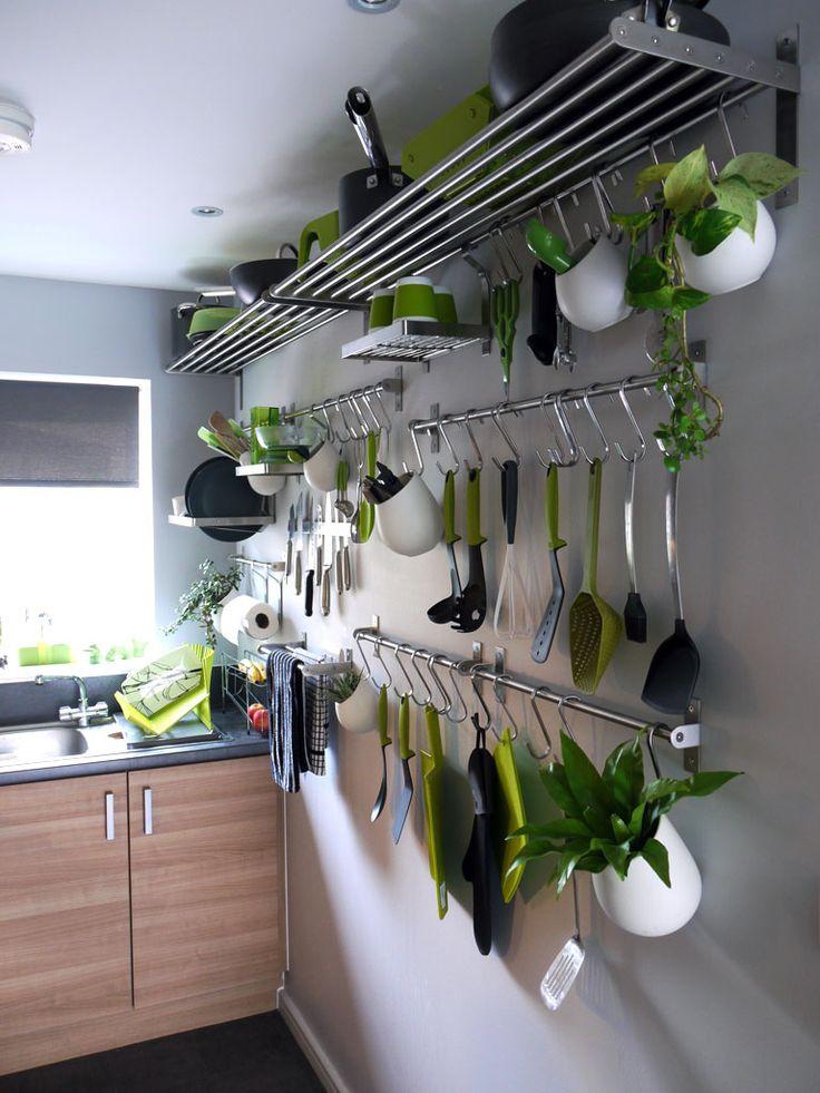 Add hooks for utensils on walls to minimize clutter in ⁤your galley kitchen