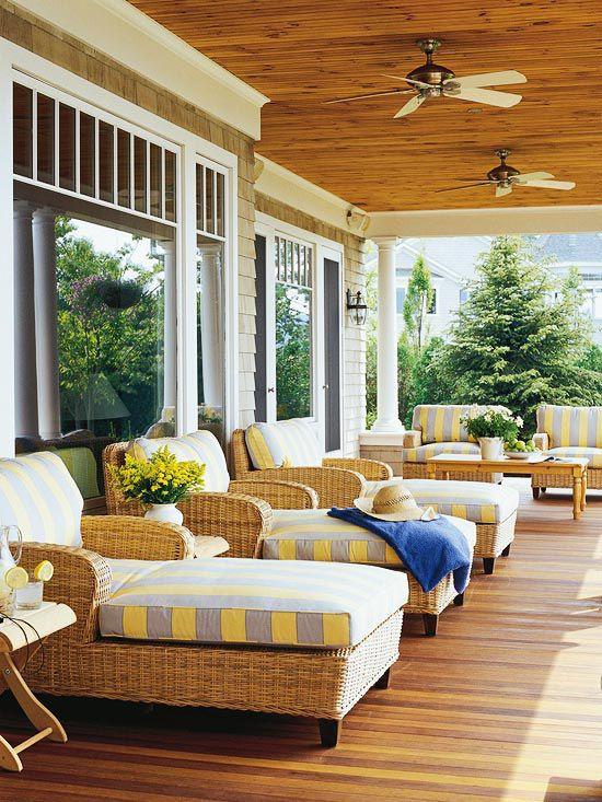 Arrange a sunbathing area with loungers⁣ on your screened porch for ultimate​ relaxation