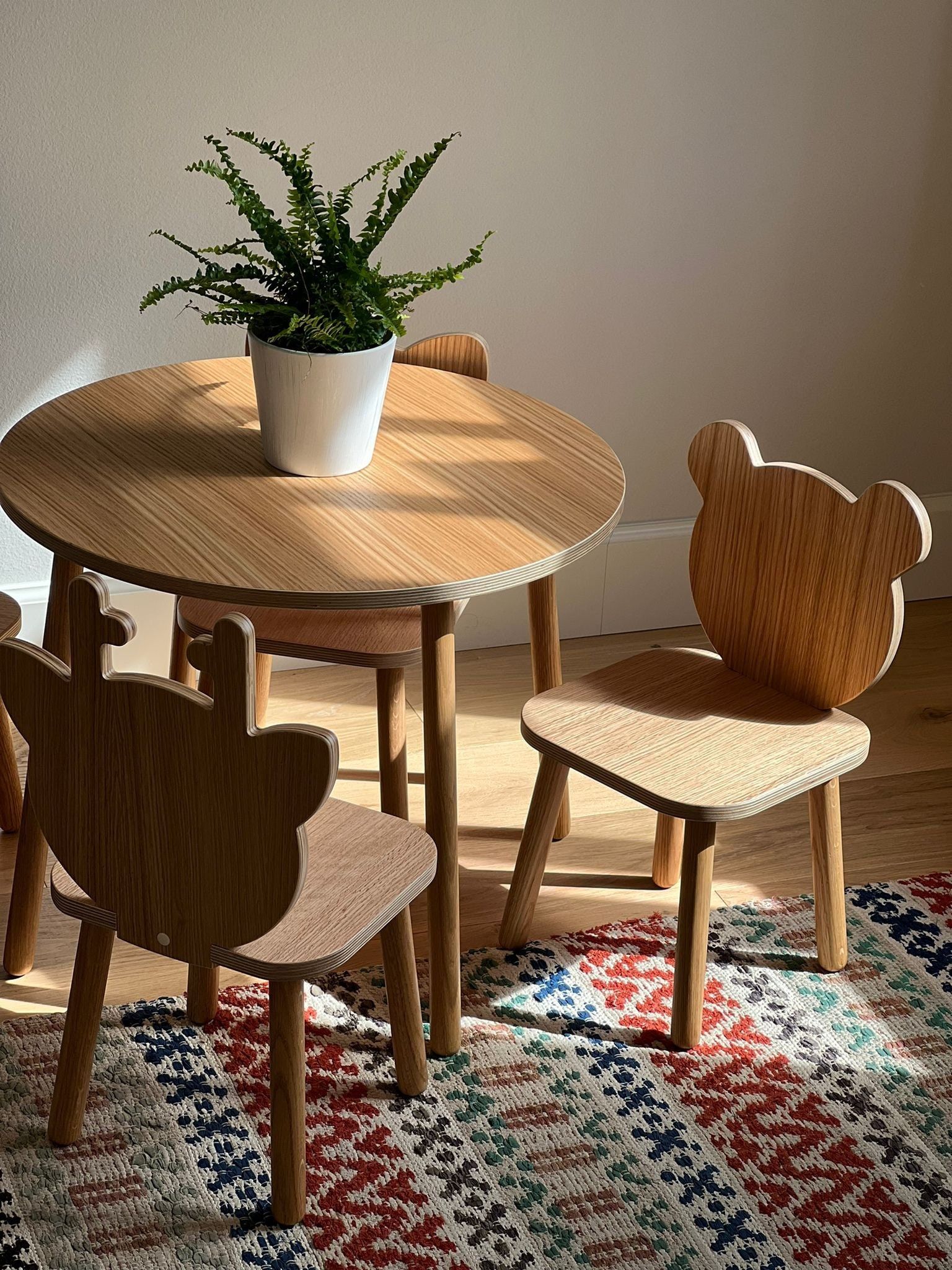 Kids table and chairs: ideal gift for
your child