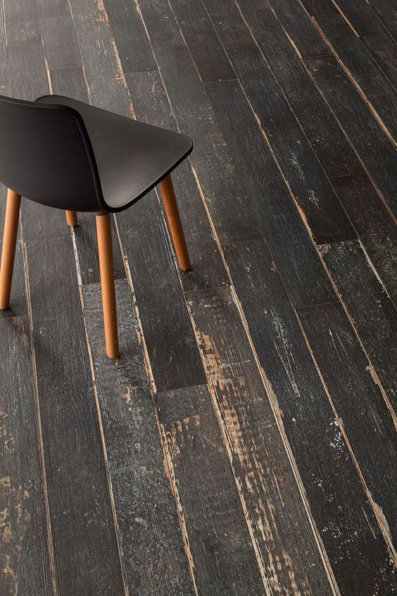 How can you make the most of black
hardwood flooring?