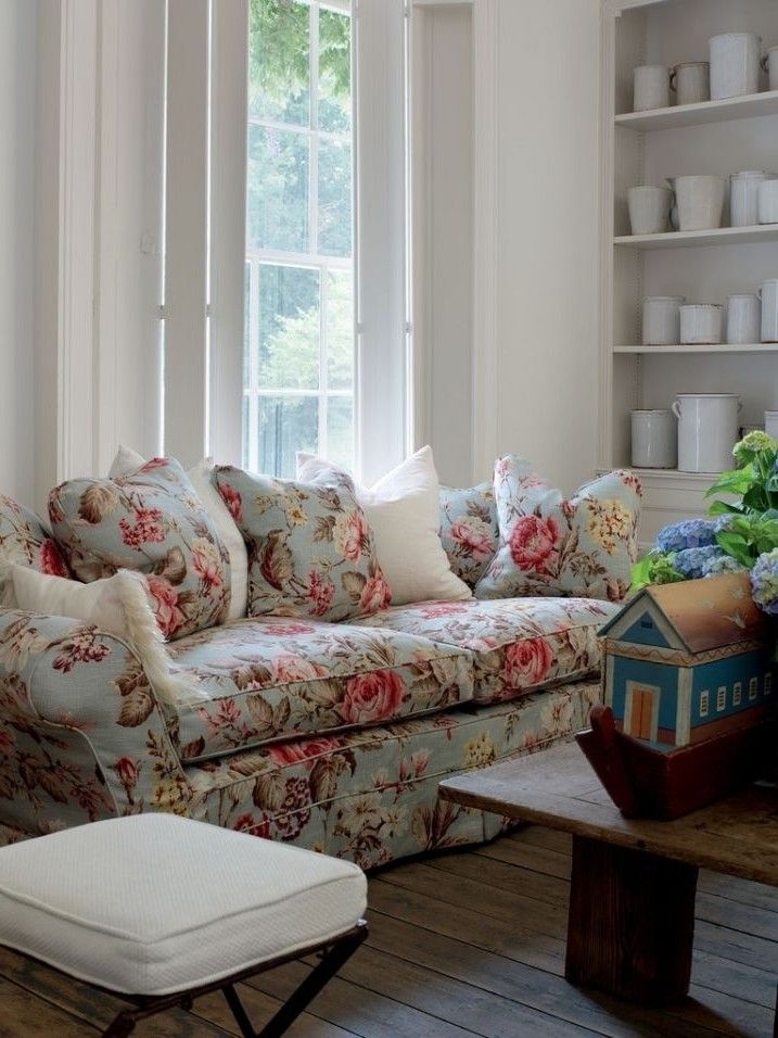 Things to consider before choosing the
floral sofa and loveseat