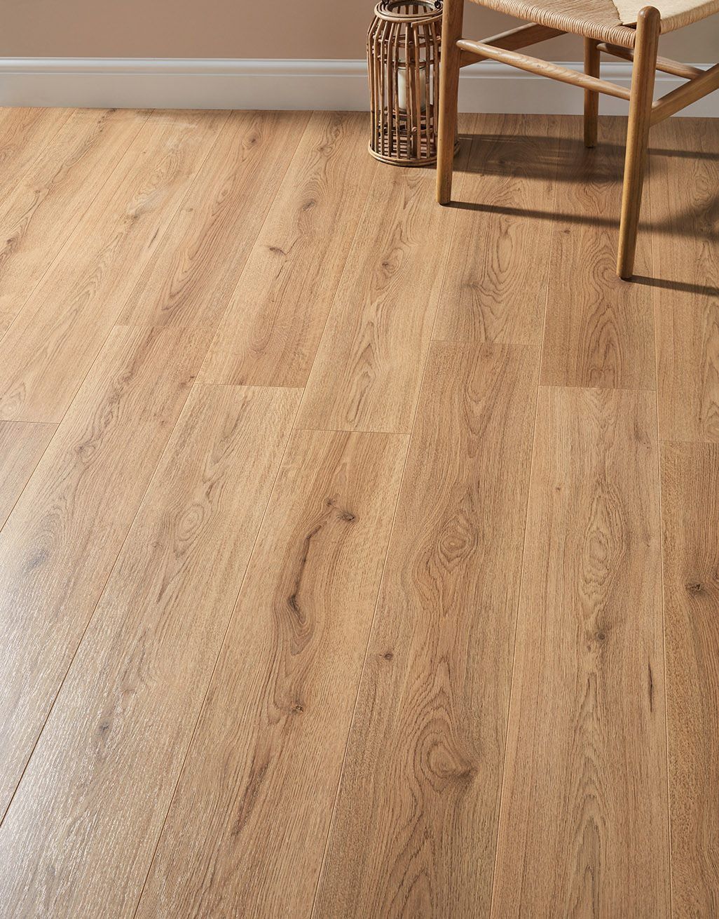 Laminate flooring reviews: tips, pros and
cons