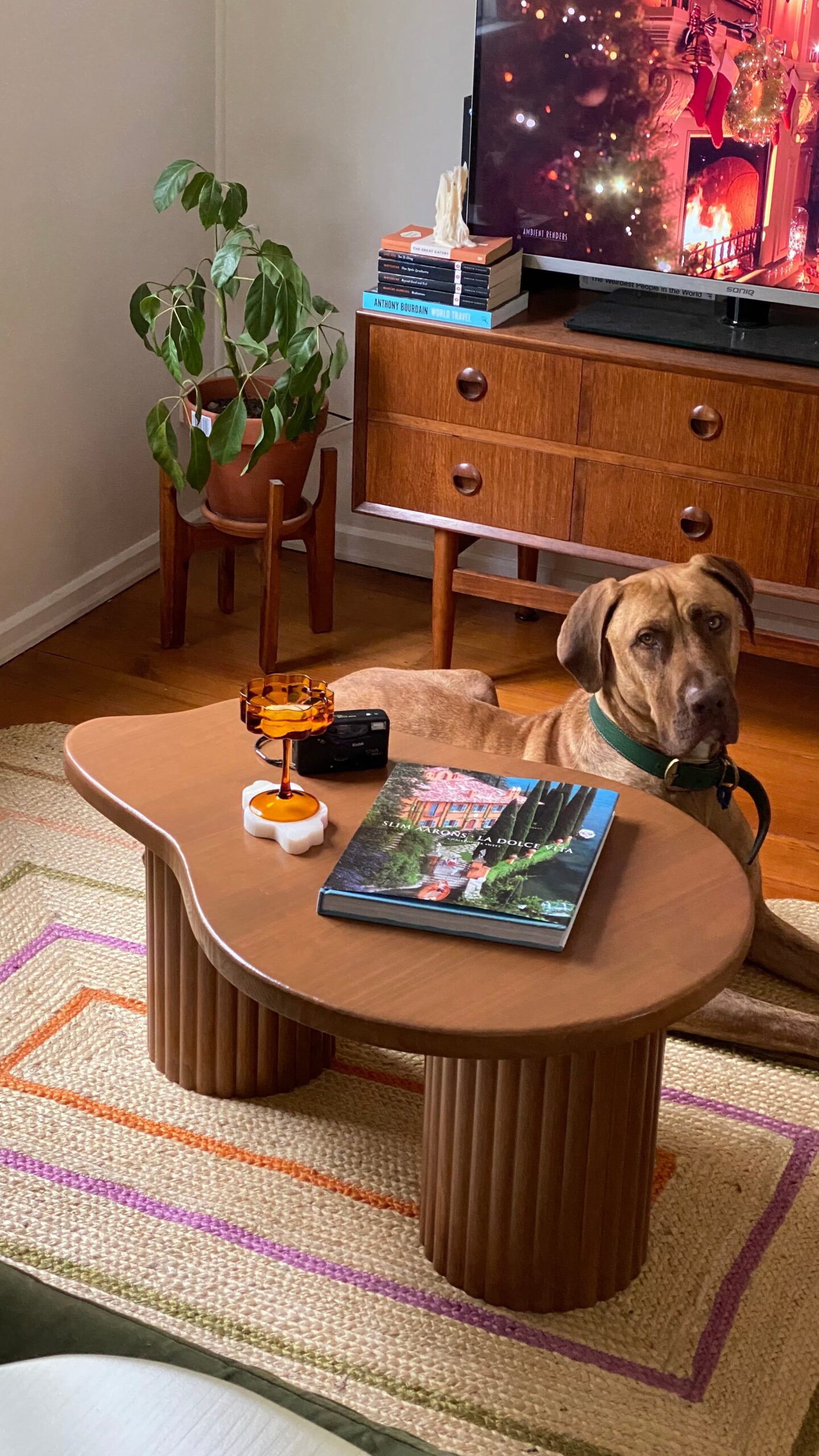 Show your status with the unique coffee
  tables