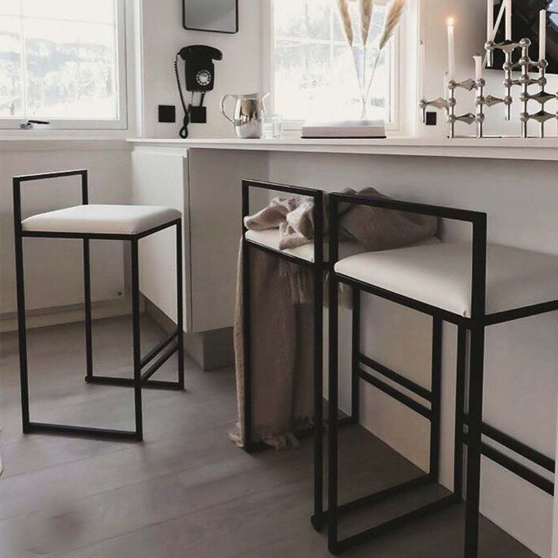 Types of the white bar stools
