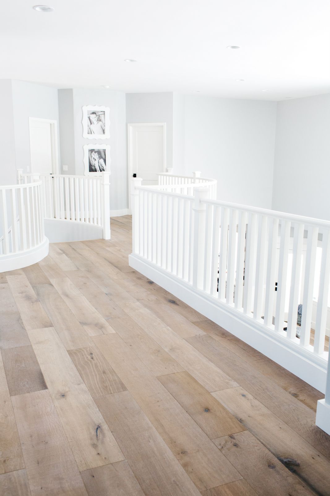 How to decorate a room with best hardwood
  flooring