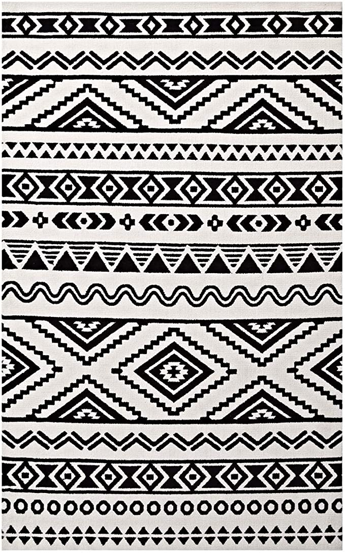 Black and white area rugs – a perfect
choice