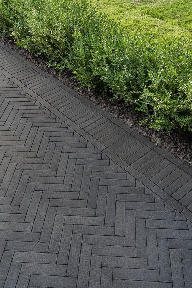 Suggestions for materials and designs of
driveway pavers