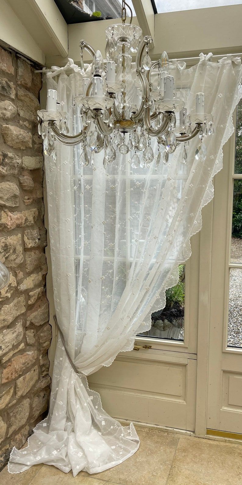 Choosing the Right Fabrics for Shabby
Chic Curtains
