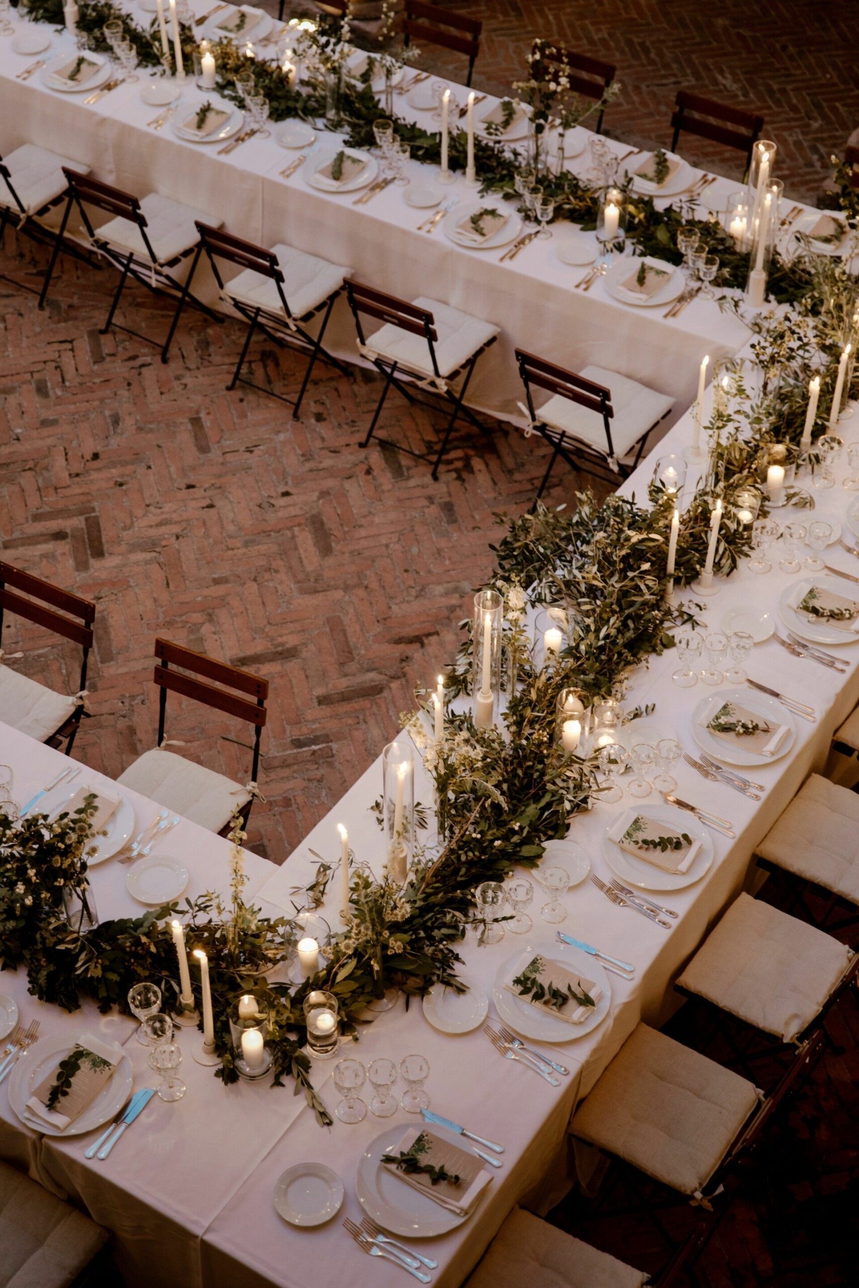 Choosing and dressing banquet tables