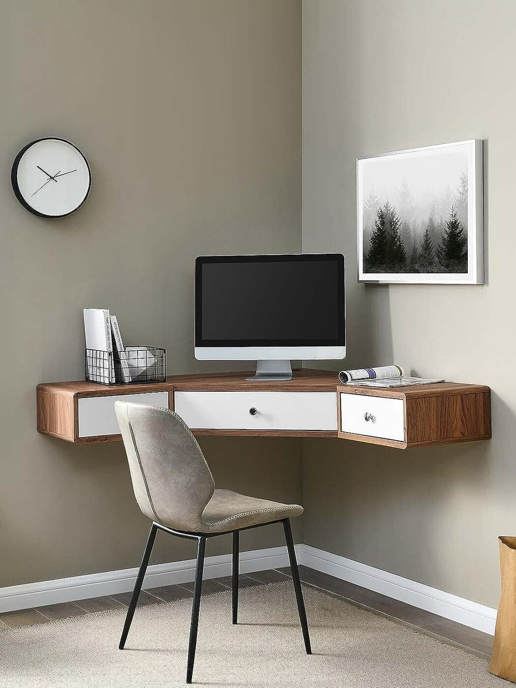 Benefits of using a corner desk