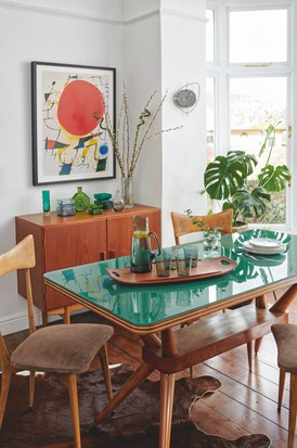 Glass tables: bringing modernity to the
room