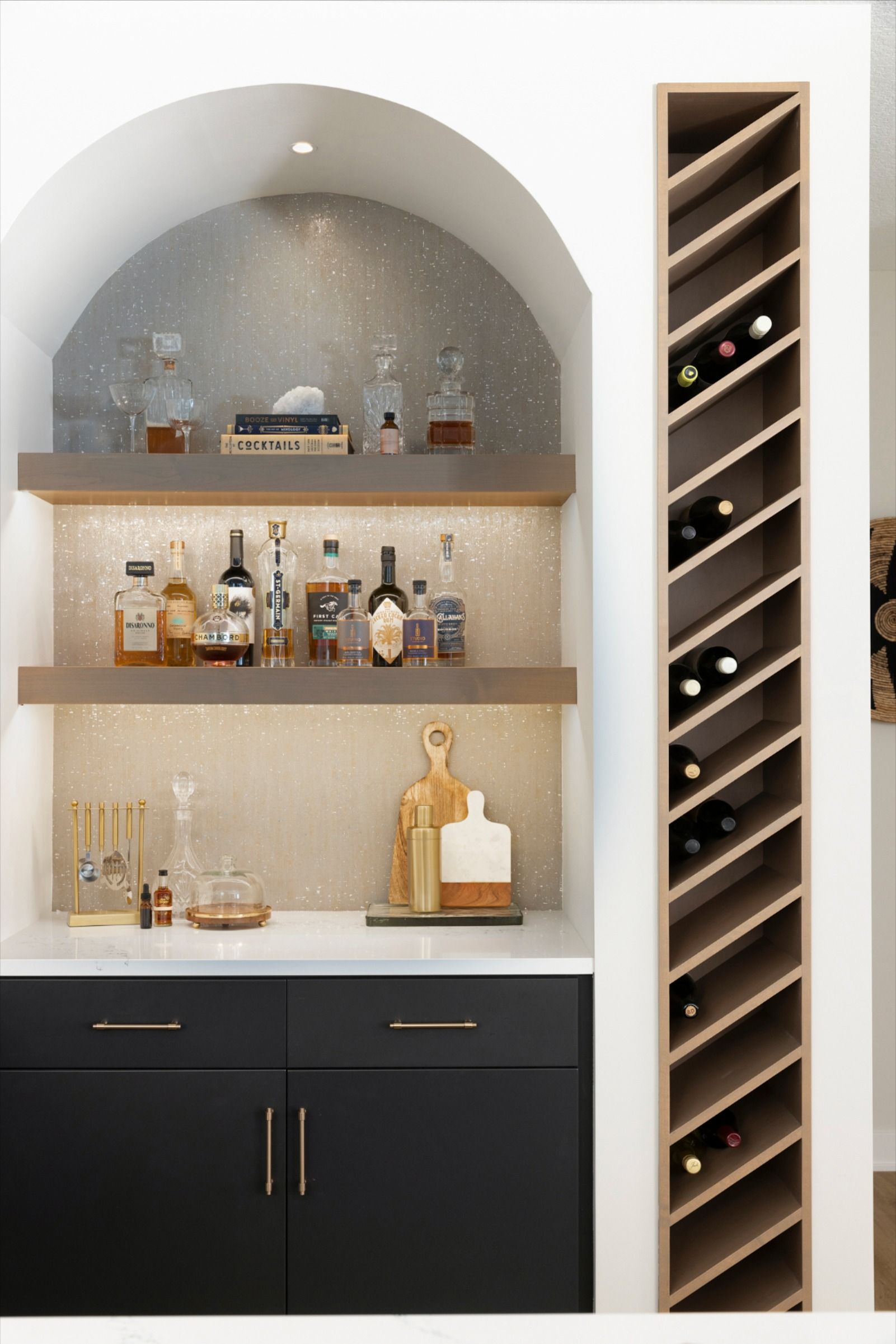 What it takes for a beautiful living room
bar?