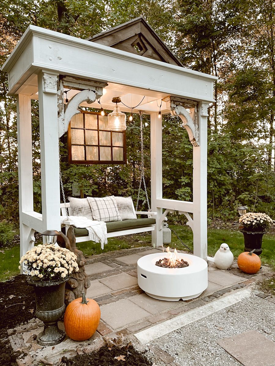 Beautify your garden: outdoor swings