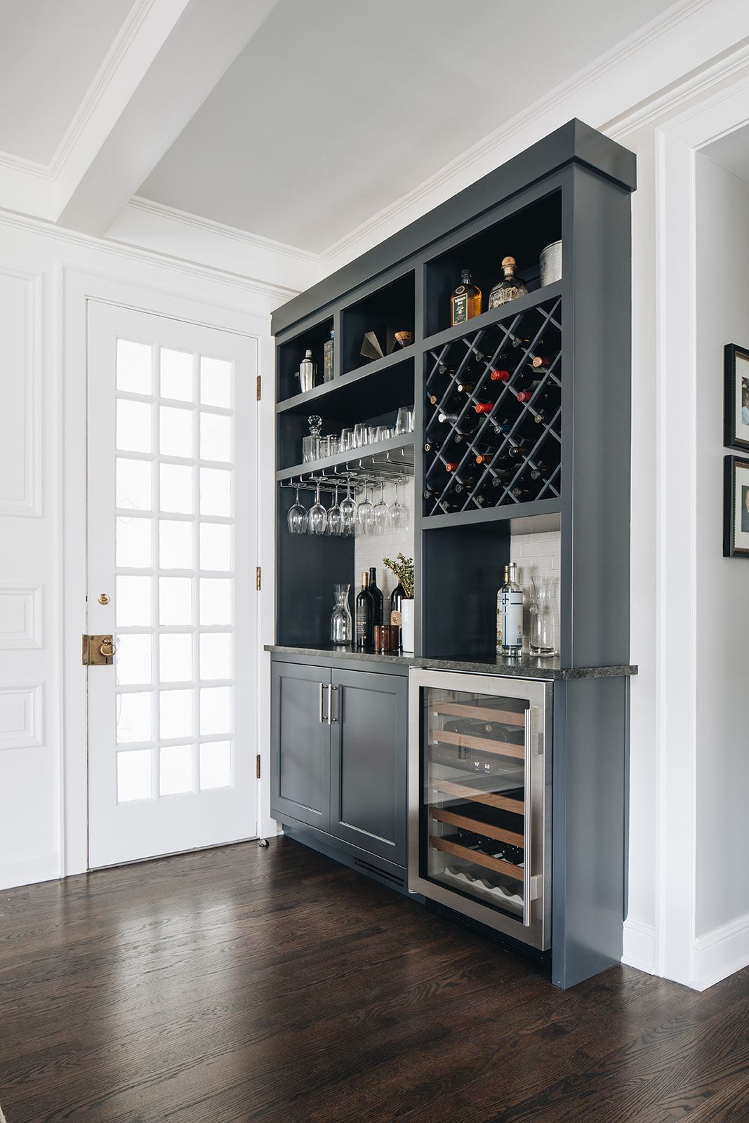 What it takes for a beautiful living room
  bar?
