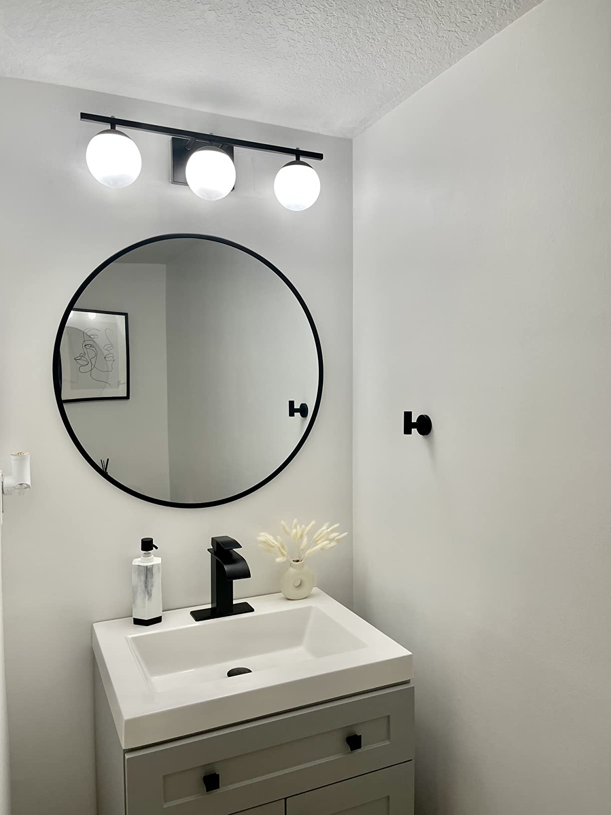 Contemporary bathroom light fixtures