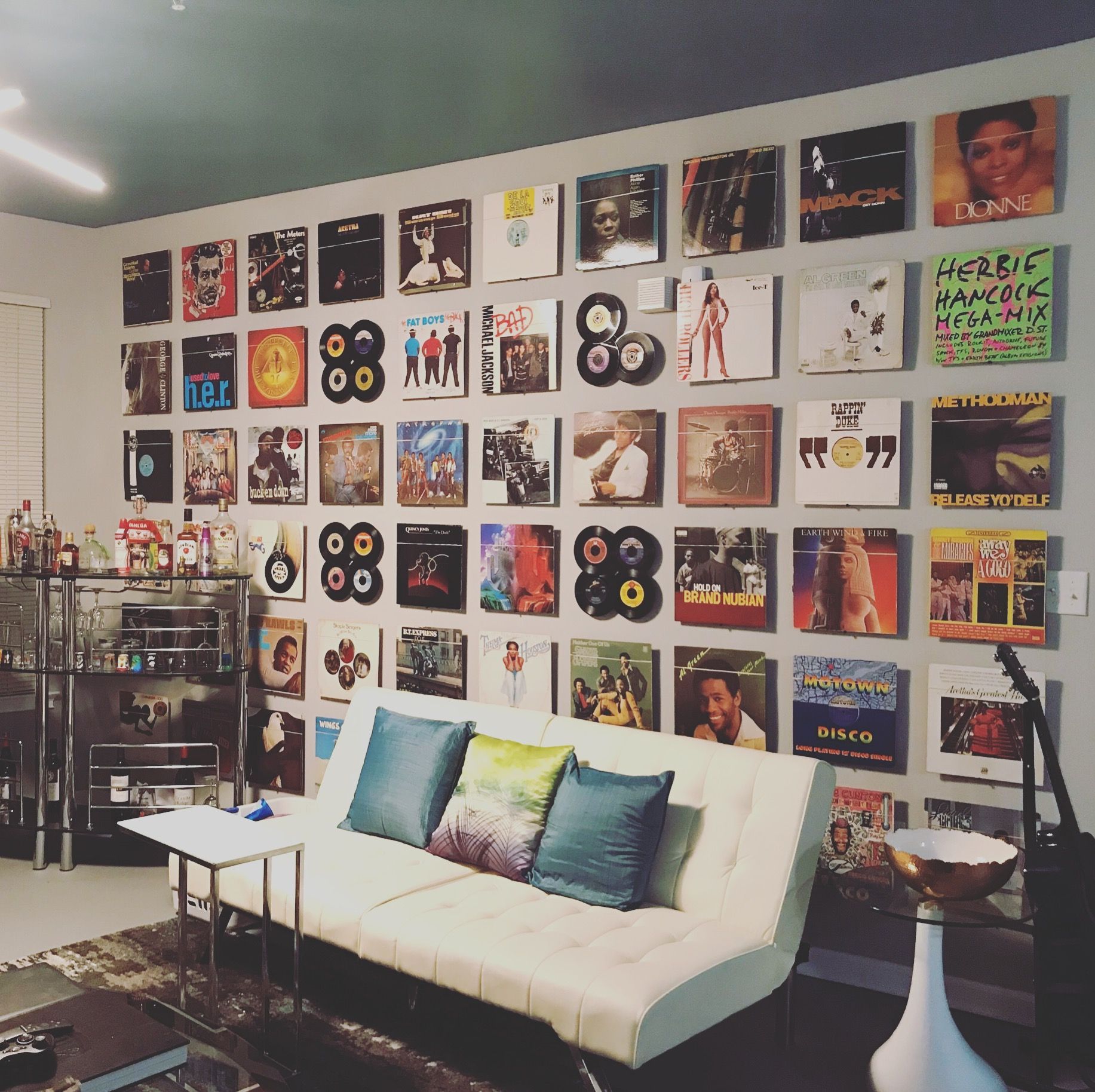 Vinyl wall art: makeover for your homes