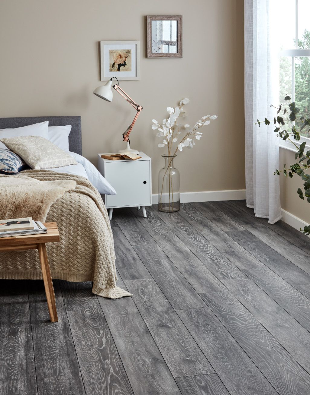 “newest trends in laminate flooring
colors”