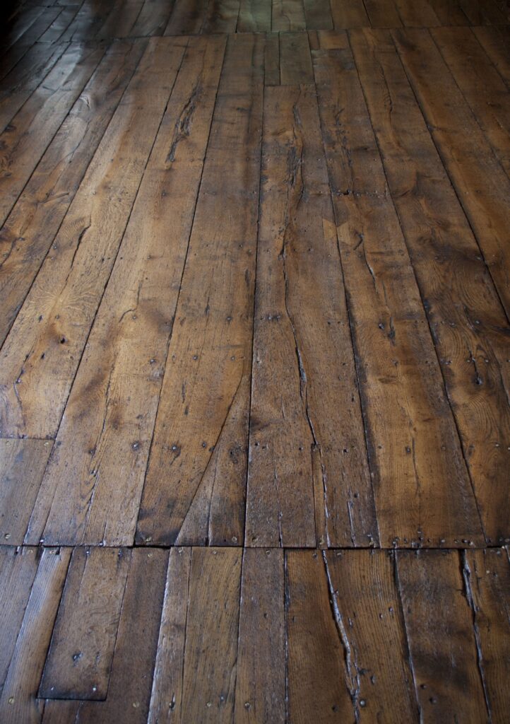1702453410_laminated-wooden-flooring.jpg