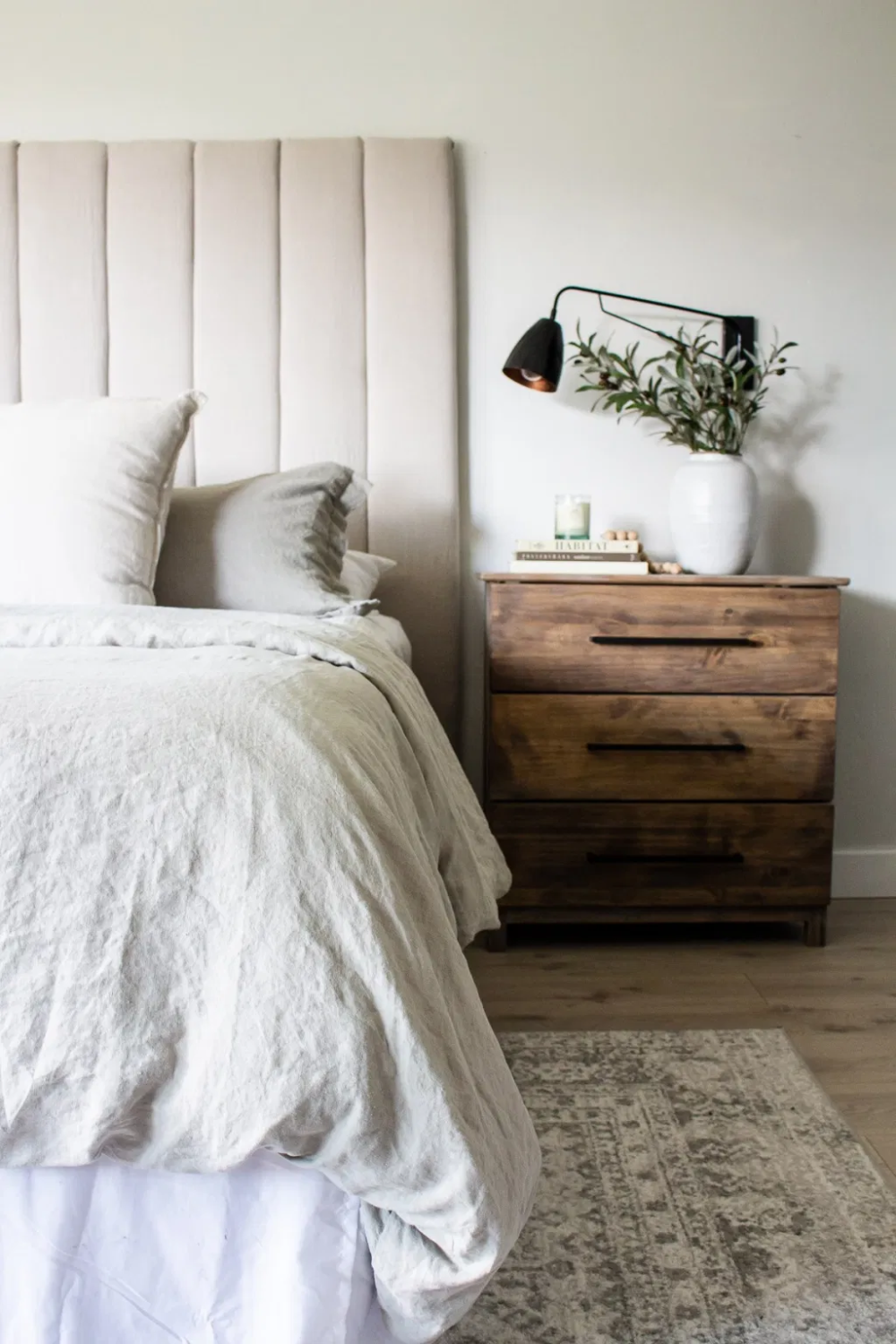 Easy process to make your bedroom dreamy
  with the help of upholstered headboard