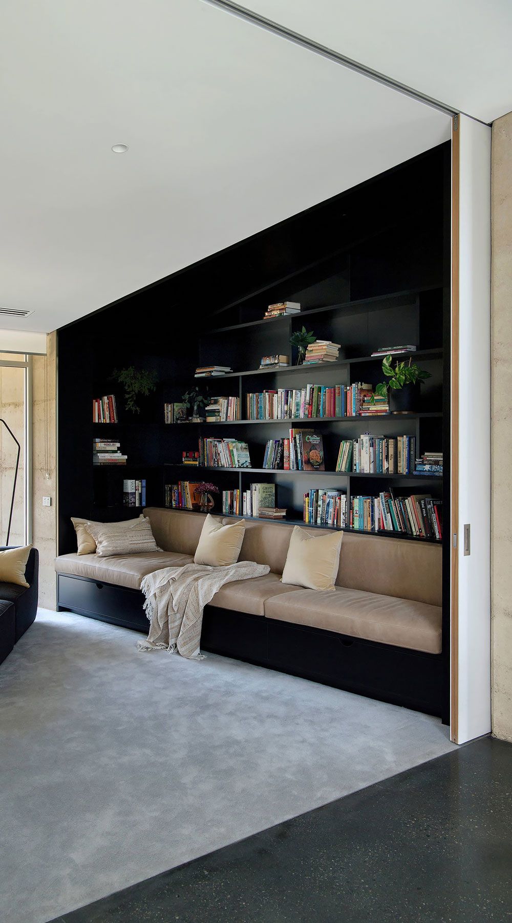 Get hold of the home library design