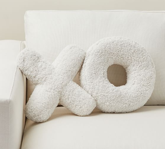 Creative Decor Ideas: Throw Pillows for
an Instant Room Makeover