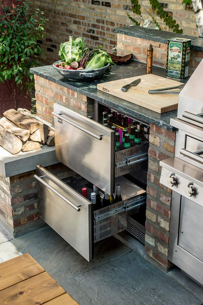 Outdoor kitchen plans: an exquisite
dining experience