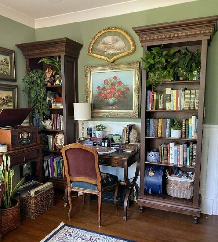 Get the perfect vintage bookcase for a
bookworm