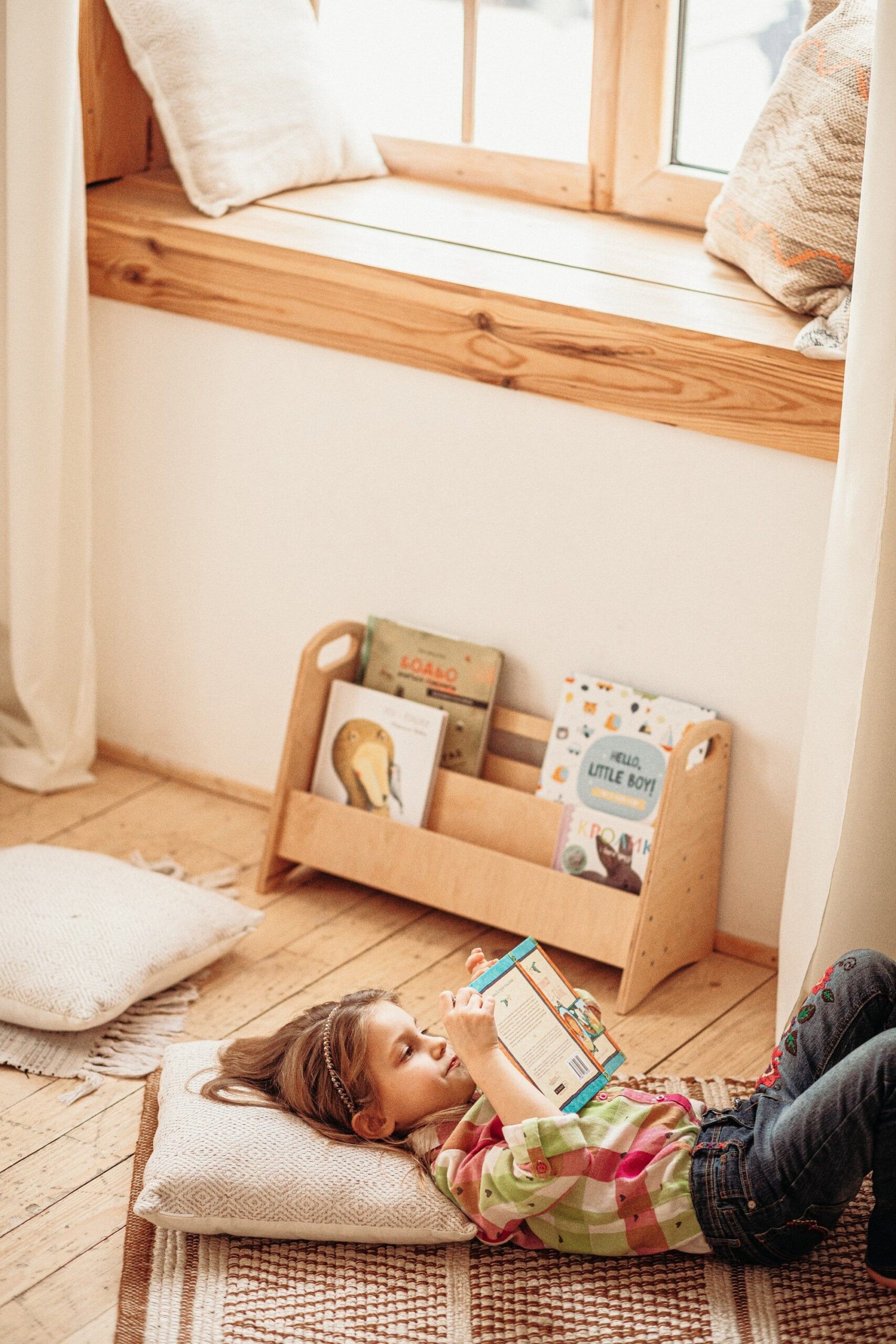 Tips for decorating with childrens
bookcase: