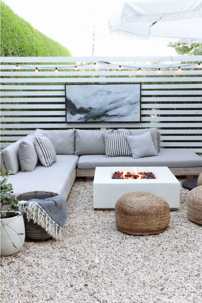 Create a warm place in the outside of the
house with outdoor sectional