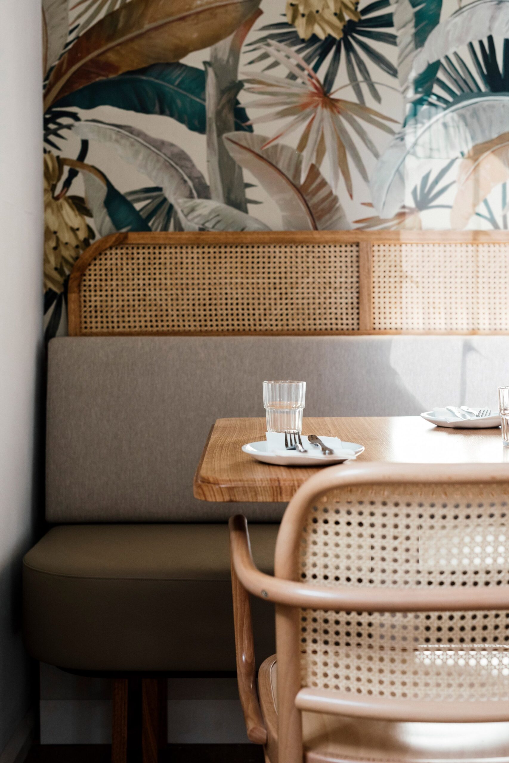 Tips to save money when purchasing
restaurant furniture