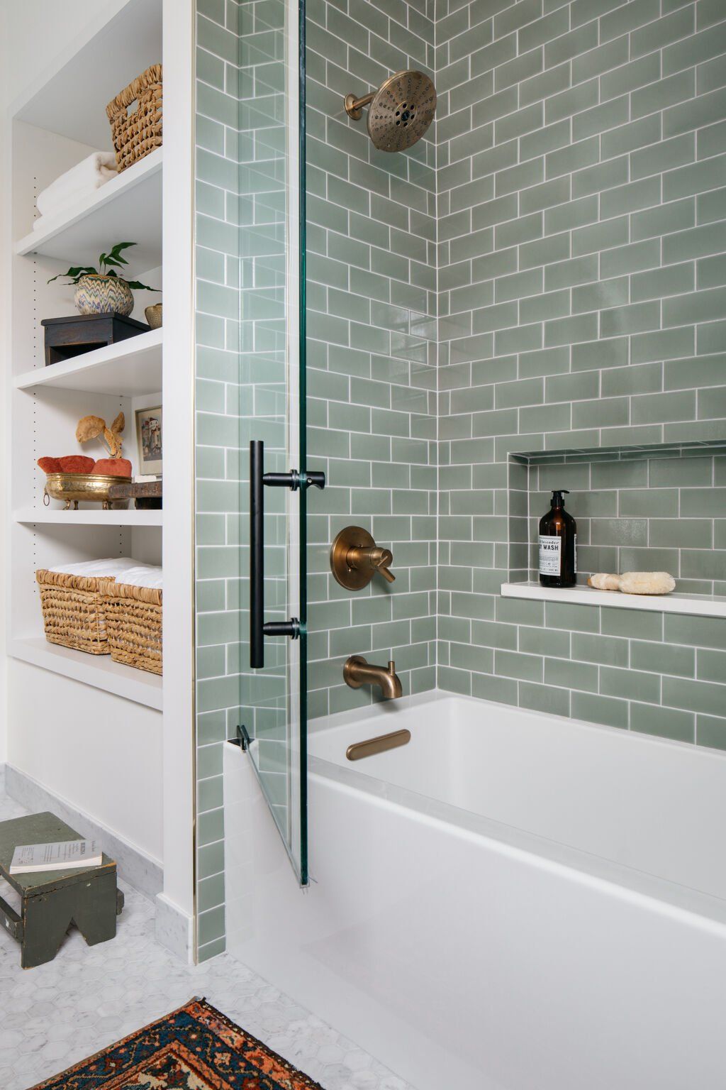 Get the new designed tile bathroom