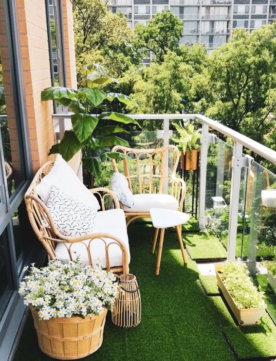 Creating a Luxurious Outdoor Space with
Fake Grass Decor