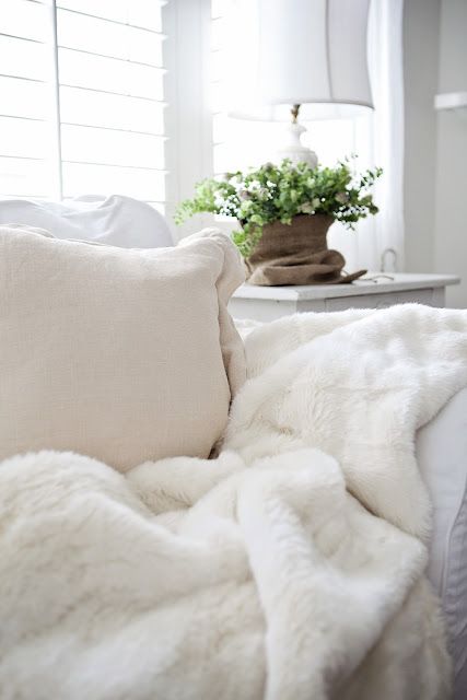 Get Cozy with the Best White Comfy Chair
for Your Living Room