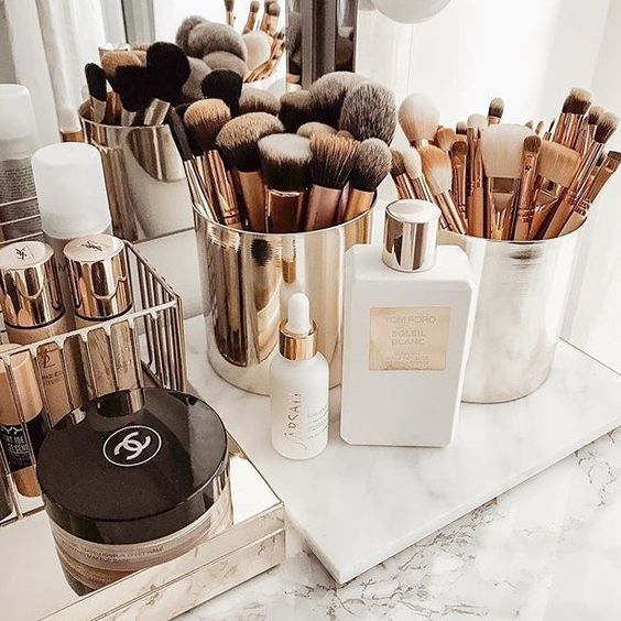 Top Must-Have Makeup Organizers for Your
Vanity