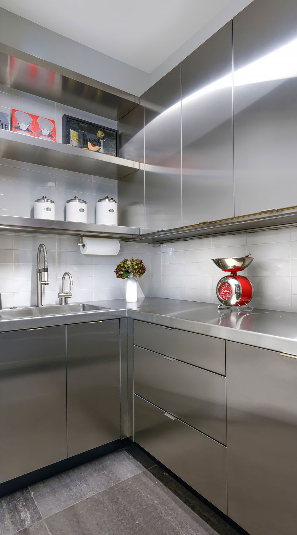 Sleek and Stylish: The Benefits of Metal
Kitchen Cabinets