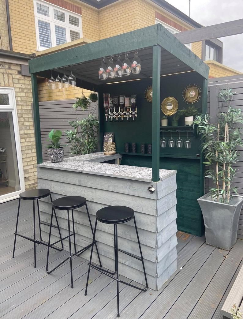 Outdoor Bar Essentials: What You Need for
the Perfect Setup