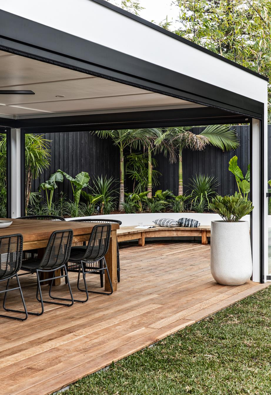 Transform Your Outdoor Space into a
Relaxing Retreat: Ideas for Al Fresco Living