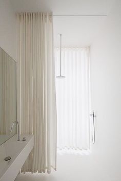 Creative Shower Curtain Ideas to Upgrade
Your Bathroom Decor