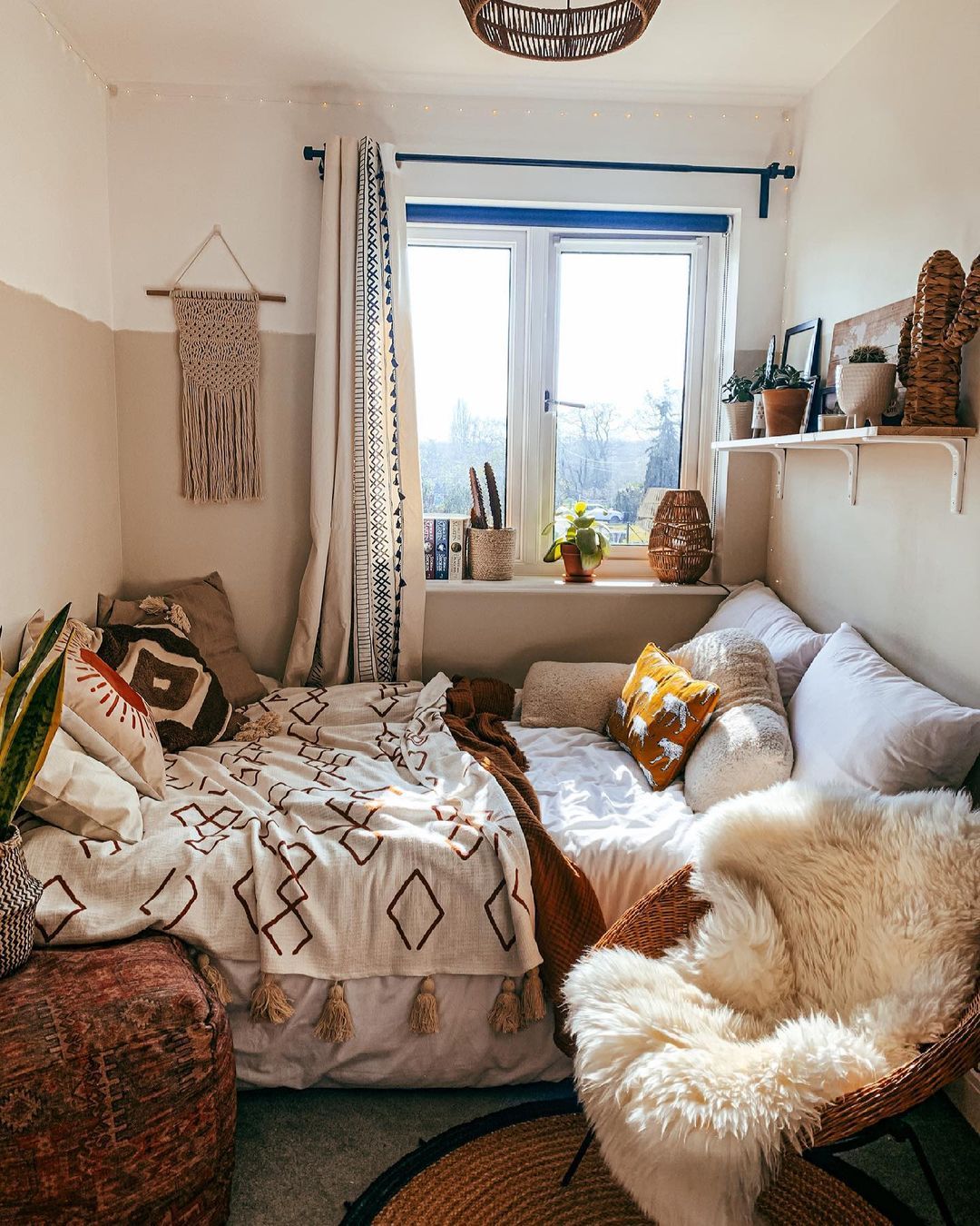 Designing for Small Spaces: Tips for
Making the Most of a Small Bedroom