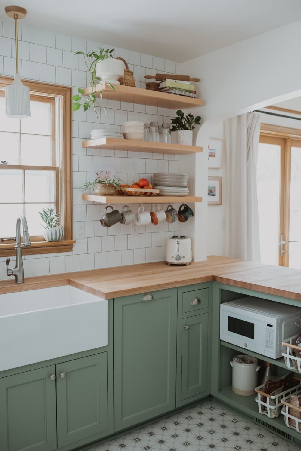 Small Kitchen, Big Impact: How to Make
the Most of a Compact Space