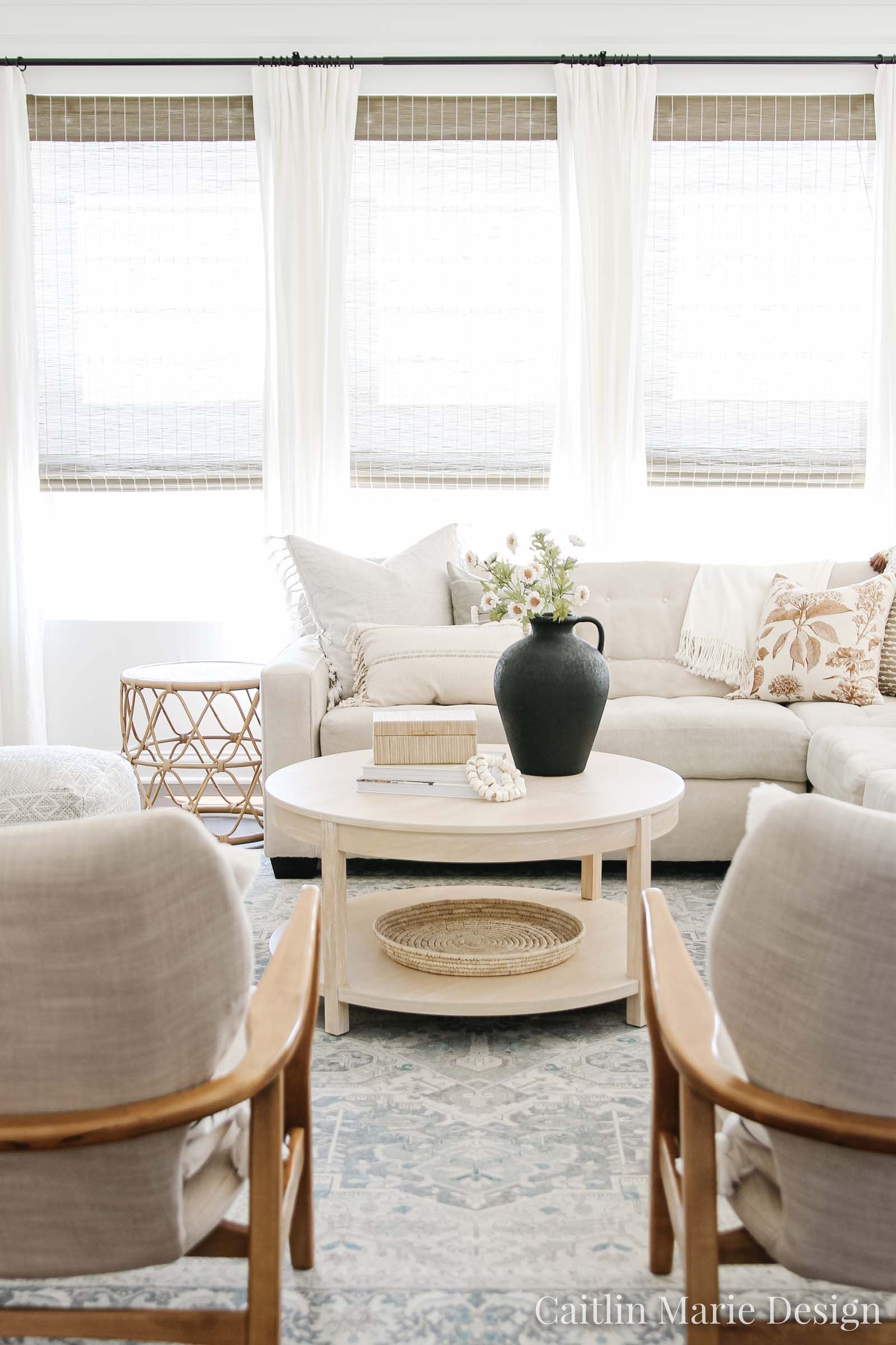 DIY Tutorial: How to Achieve the
Whitewashed Look on a Round Coffee Table