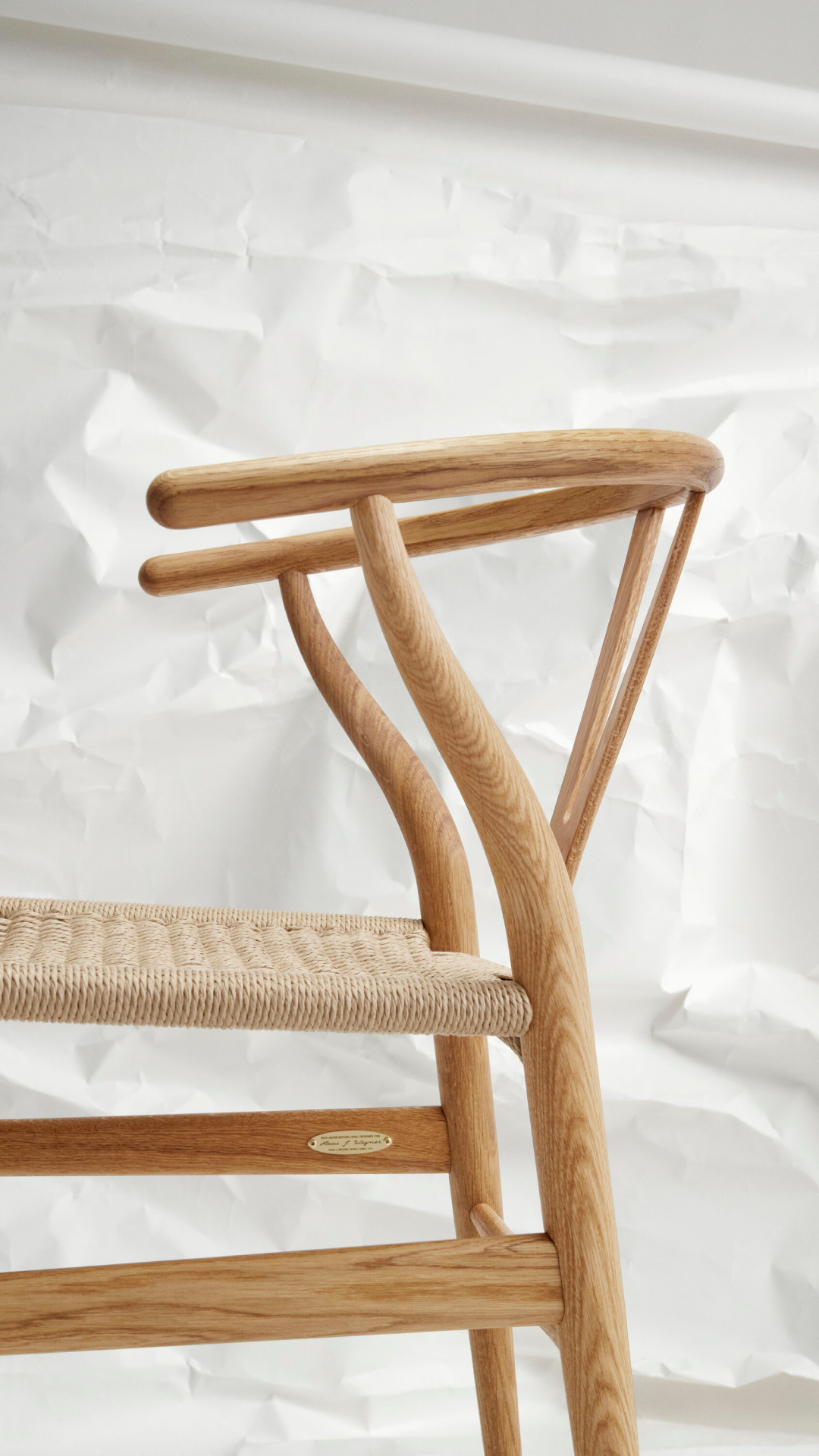 The Timeless Appeal of the Wishbone
Chair: A Classic Design Icon