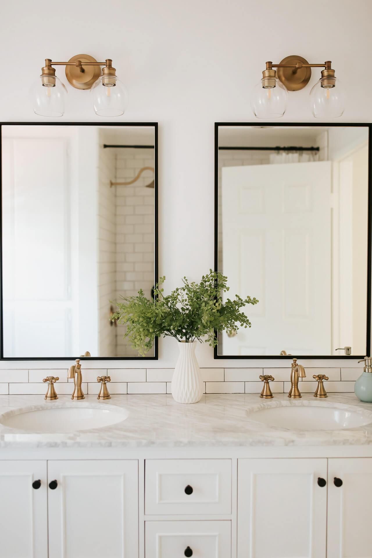 Tips for bathroom vanity lights