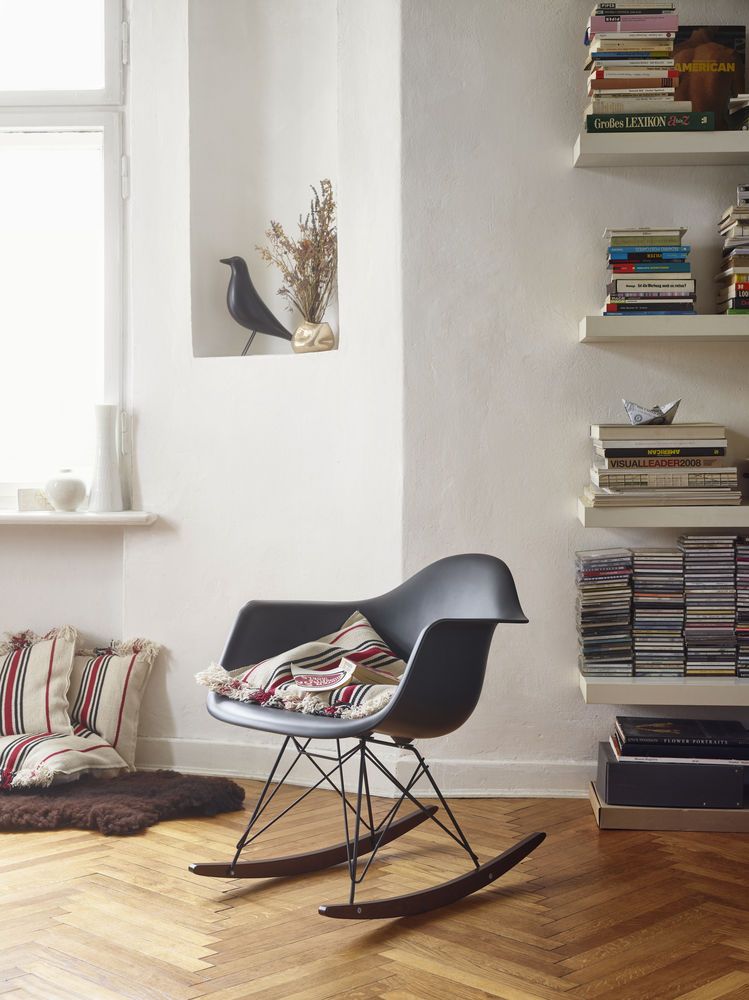 A Brief History of the Iconic Eames
Molded Plastic Chair