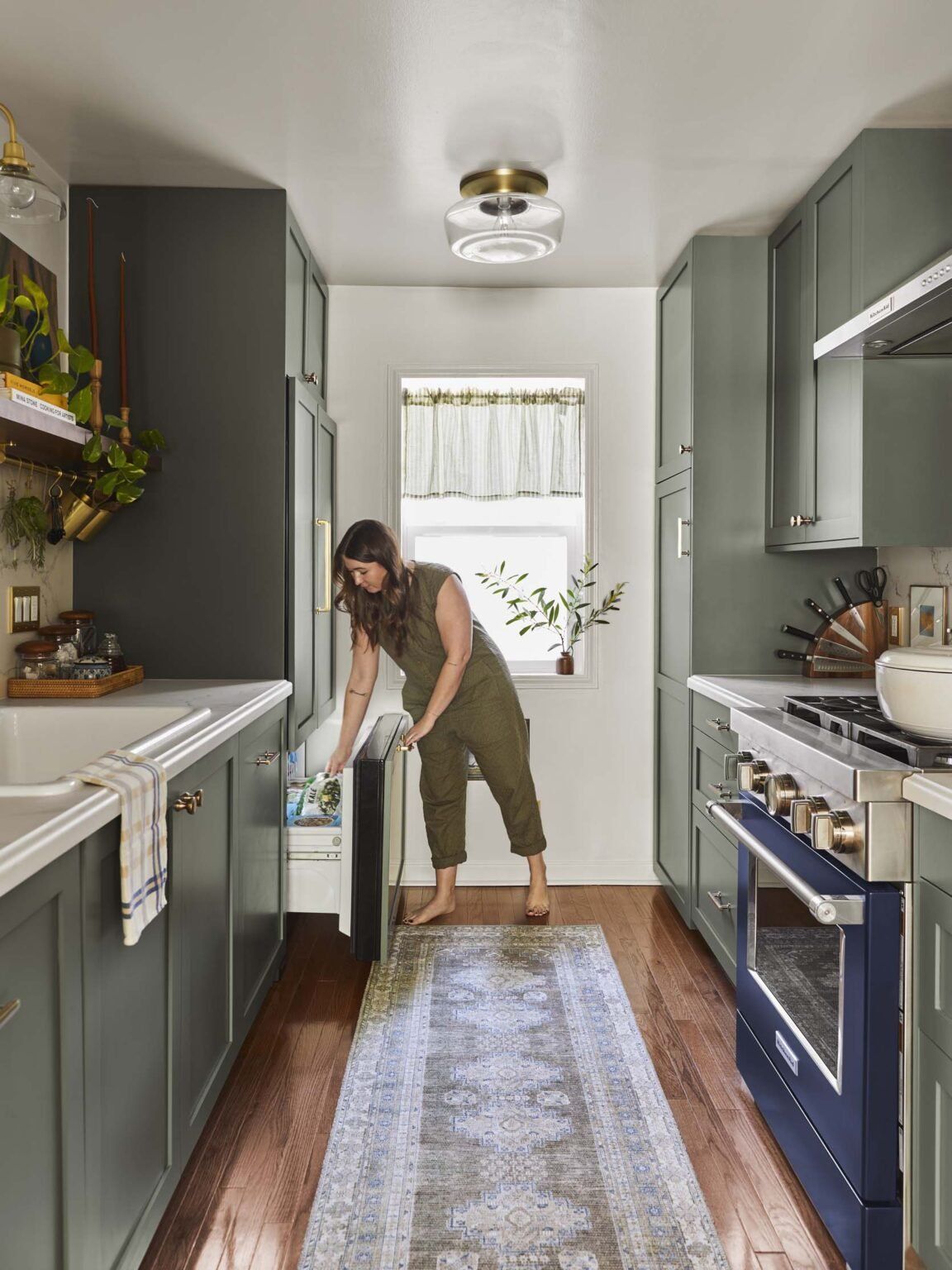 Maximizing Space: Creative Ideas for
Galley Kitchens