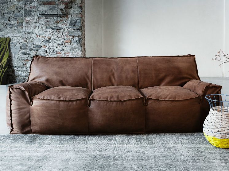 The Timeless Elegance of Italian Leather
Sofas: A Must-Have for Your Living Room